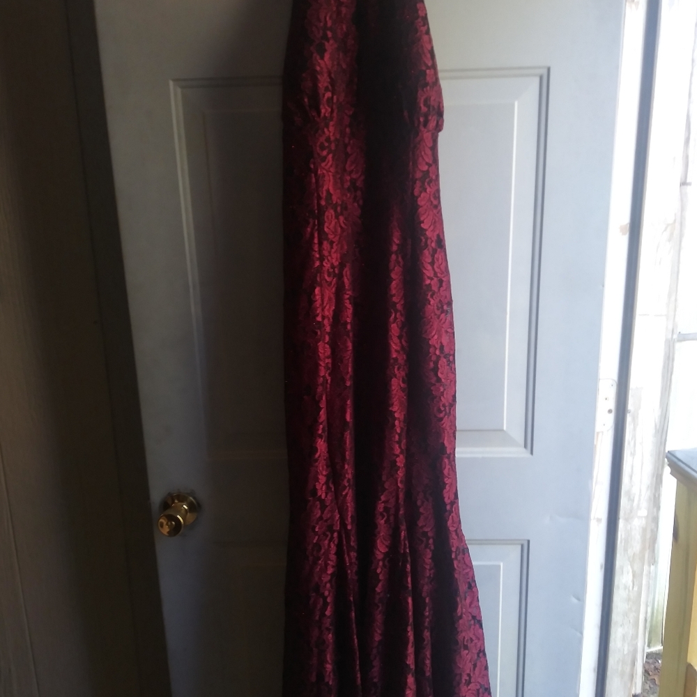 Gown/ Dress